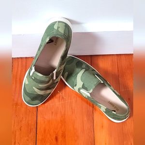 Old Navy Canvas Sneakers